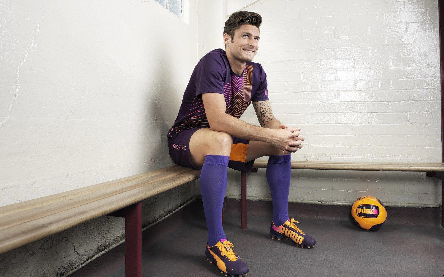 攻防全能!字母哥半场统治攻防两端,14分9篮板5助攻展现MVP本色