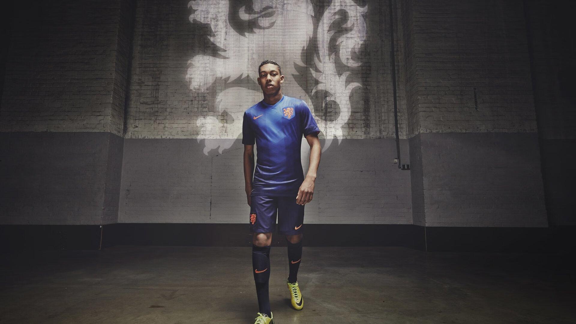 曼联主场大捷，乌加特脚后跟助攻惊艳，B费单刀破门完成双响